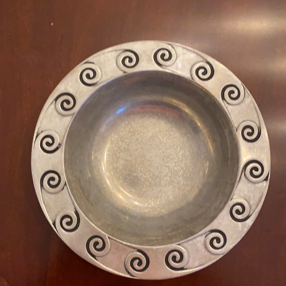 Wilton Armetale Round Serving Bowl